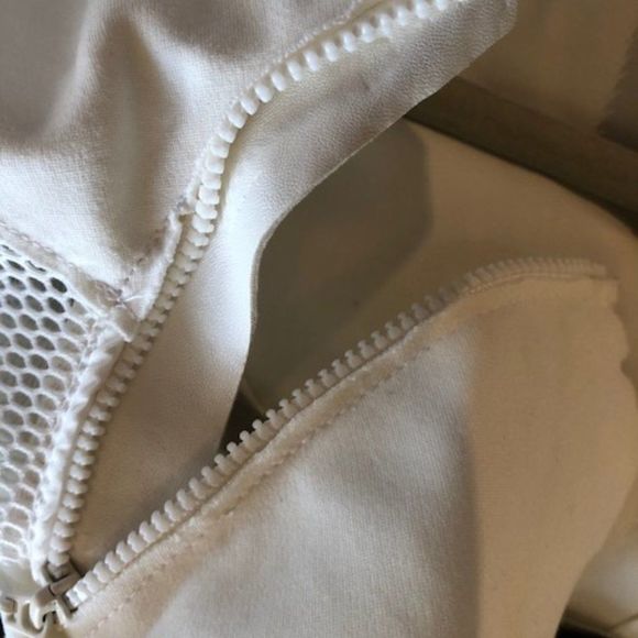 🤍 Unique Designer Sports Cape/Hoodie with Mesh - Picture 5 of 7